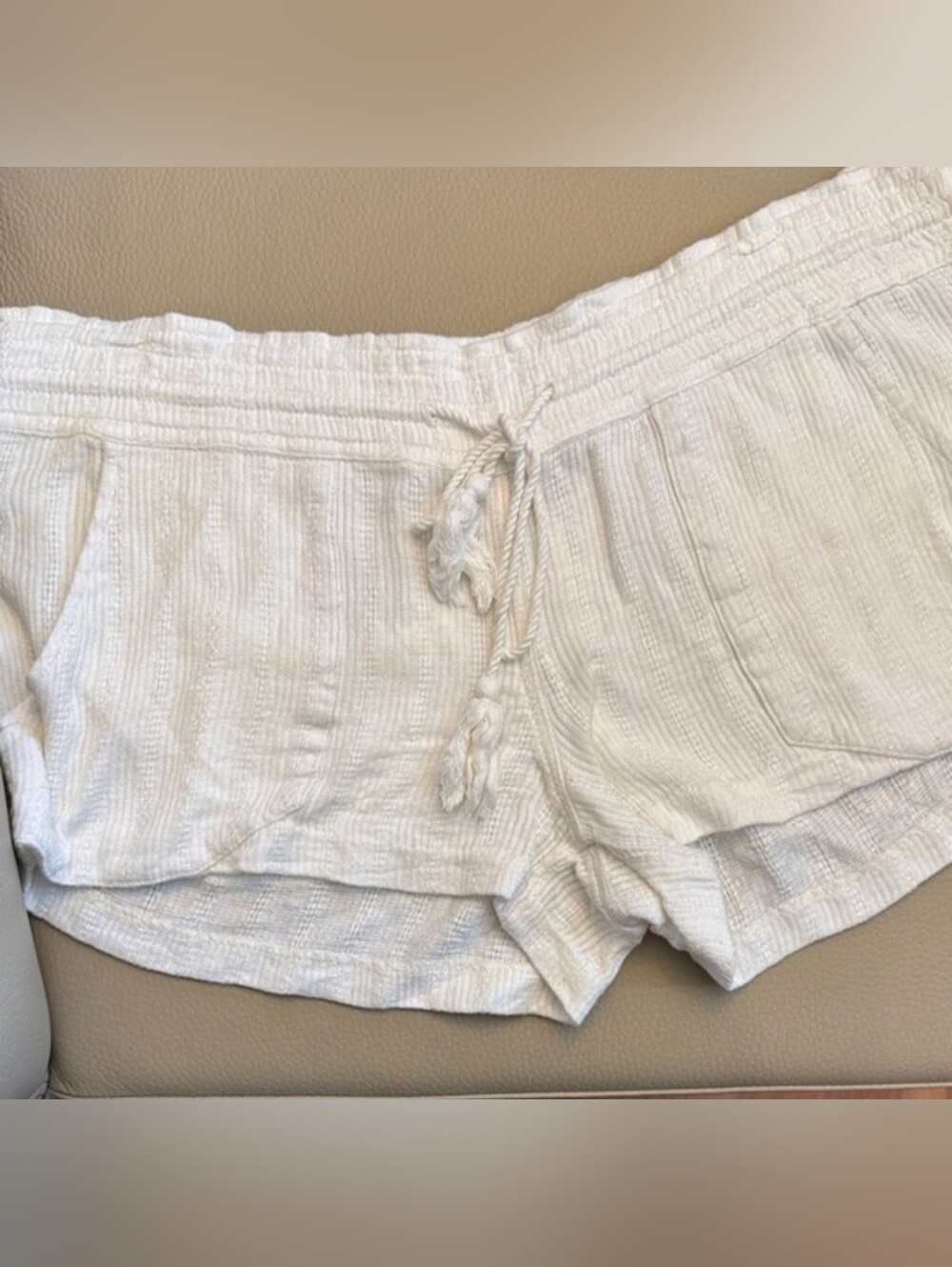 Roxy Women’s Lightweight White Drawstring Shorts XL